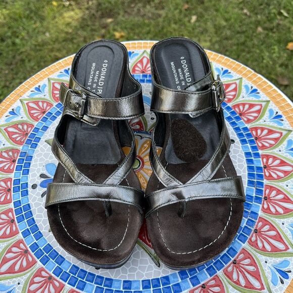 Donald J Pliner Gin Wedge Sandals Womens 7M Metallic Silver Leather Italy Heel - Picture 2 of 10
